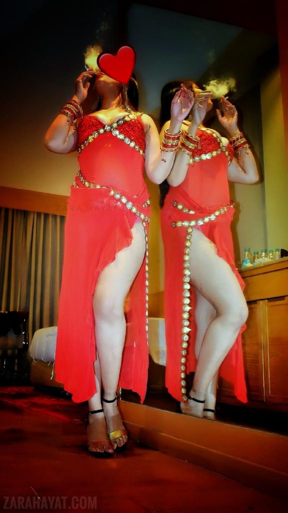 Smoking Marjina Zara Hayat